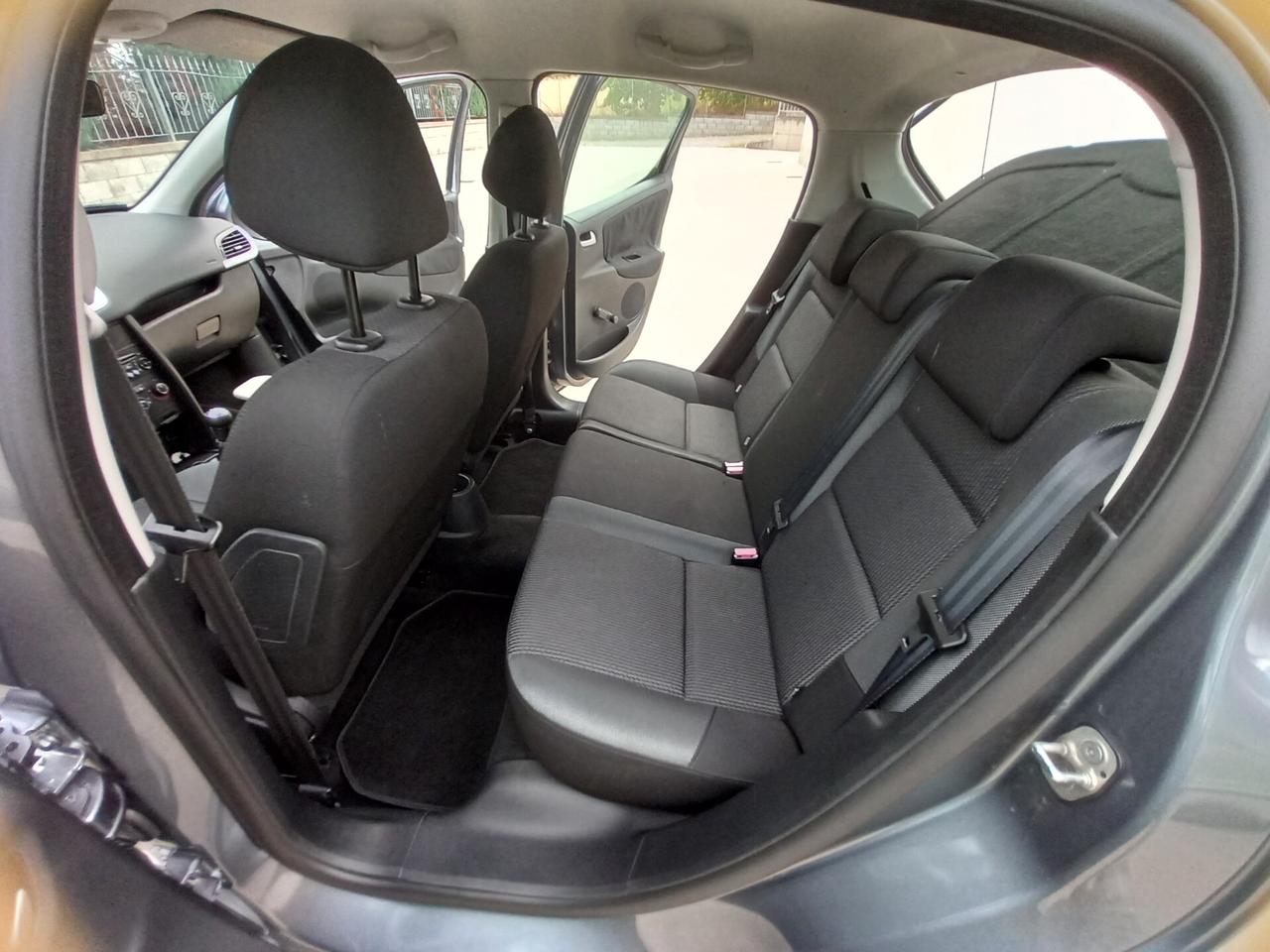 Peugeot 207 1.4 HDi 70CV 5p. Millesim 200