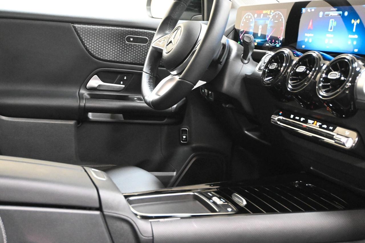 MERCEDES GLB (X247) GLB 180 d Automati...