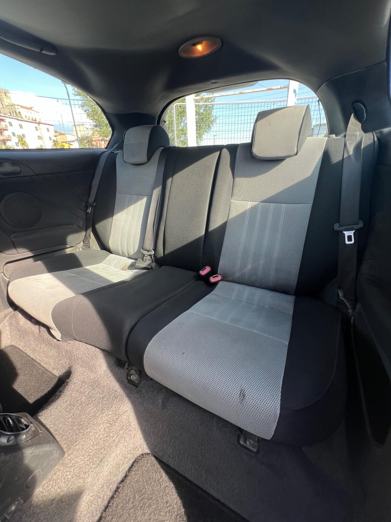 Alfa Romeo 147 1.9 JTD (120) 3 porte Black Line
