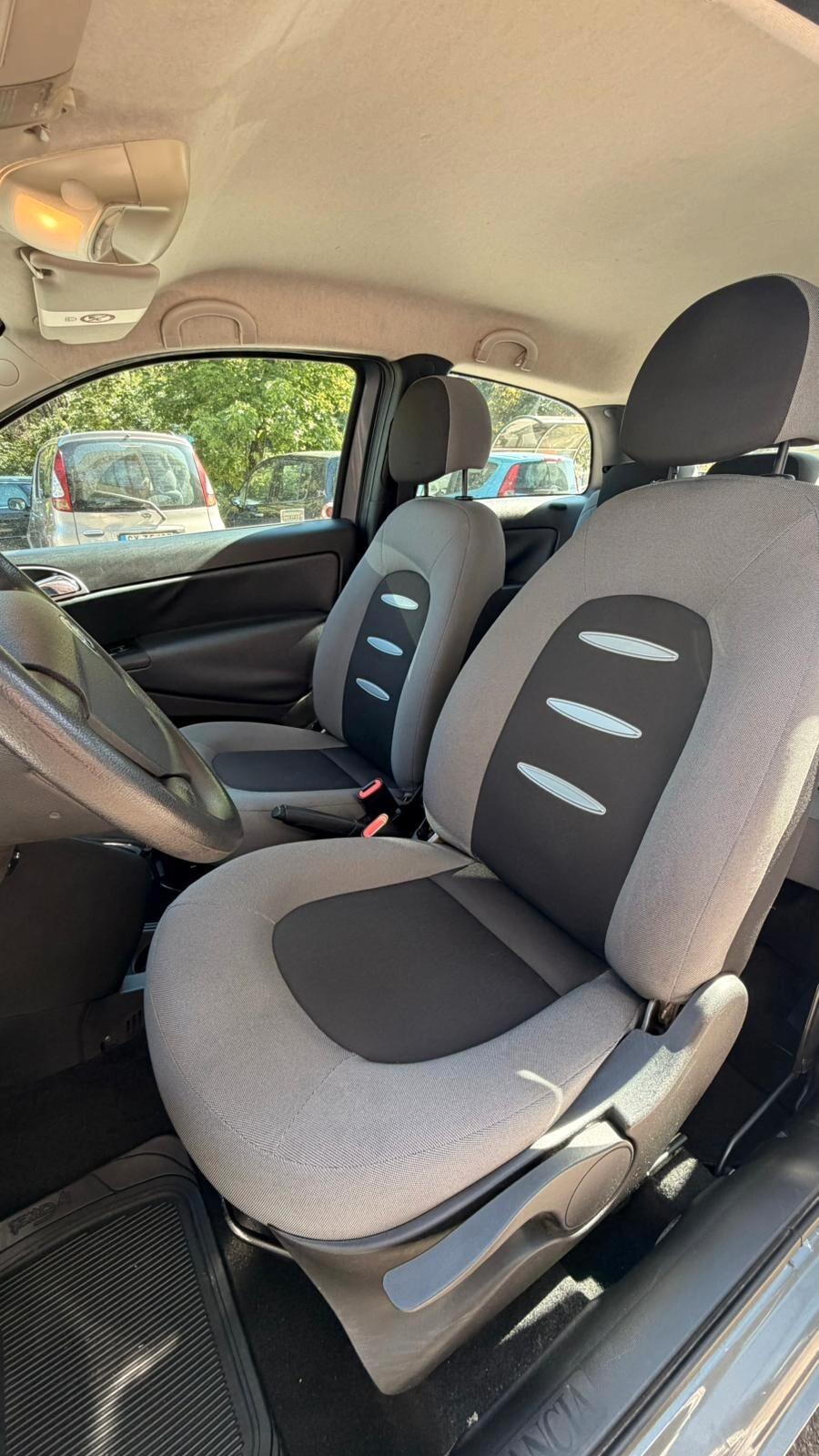 Lancia Ypsilon 1.4 Platino