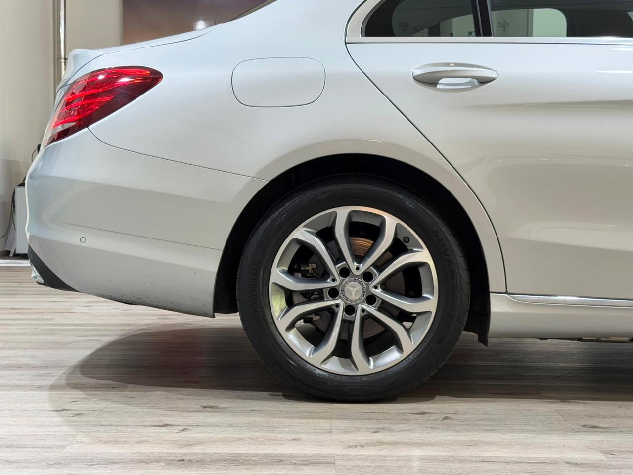 MERCEDES C 220 2.2d 170cv AUTO 75.000km BERLINA