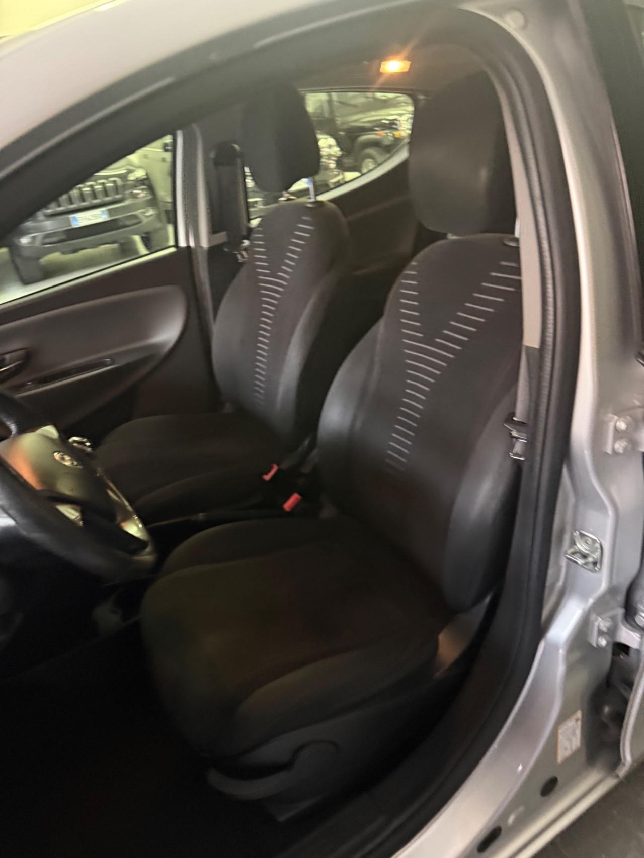 Lancia Ypsilon 1.2 69 CV 5 porte GPL Ecochic Silver