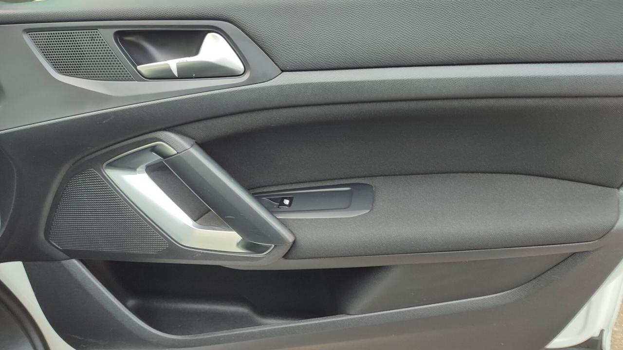 Peugeot 308 BERLINA TETTO PANORAMICO 1.6 HDI