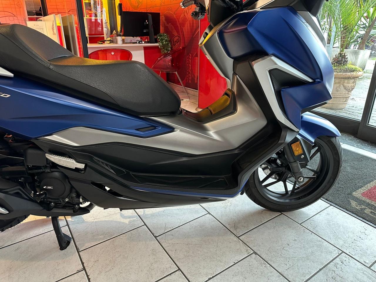 Honda Forza 350 deluxe