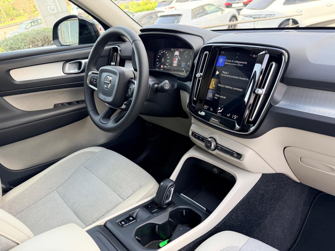 Volvo XC40 D3 AWD Geartronic Momentum in garanzia