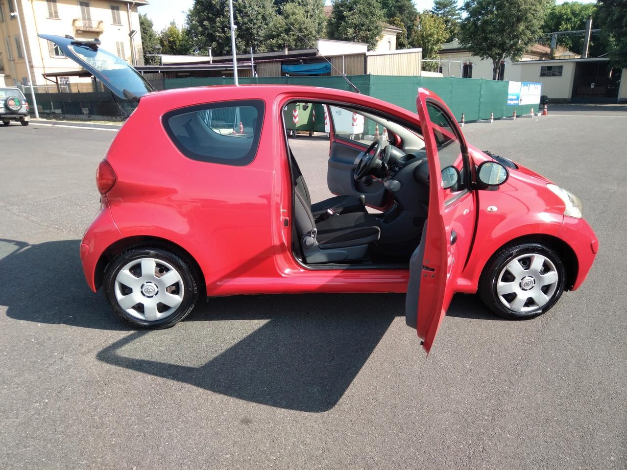 Toyota Aygo 1.0 12V VVT-i 3 porte Sol x neopatentati
