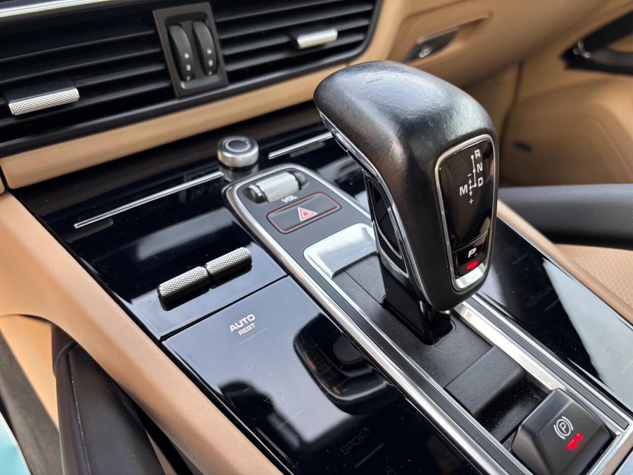 PORSCHE CAYENNE COUPÉ 3.0 BENZINA/HYBRID 340cv PERFETTA