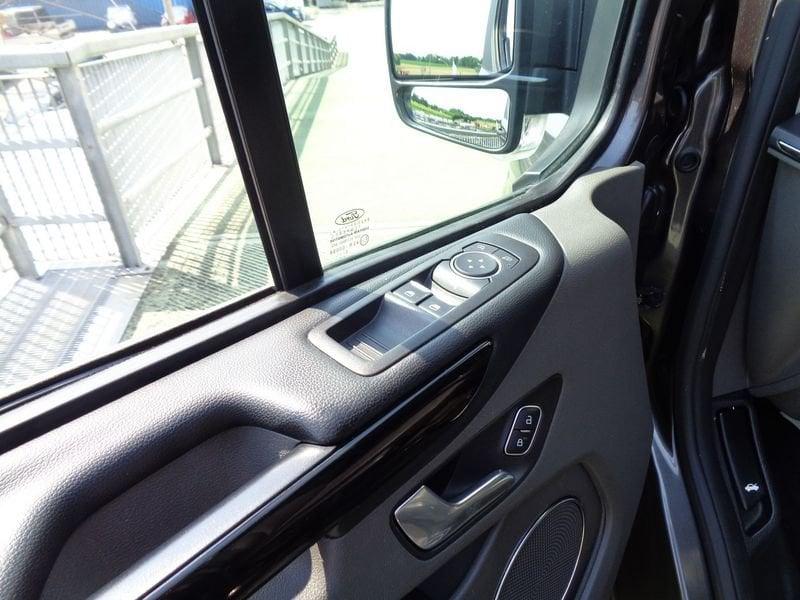 Ford Tourneo Custom 320 2.0 EcoBlue 170CV aut. PC Titanium