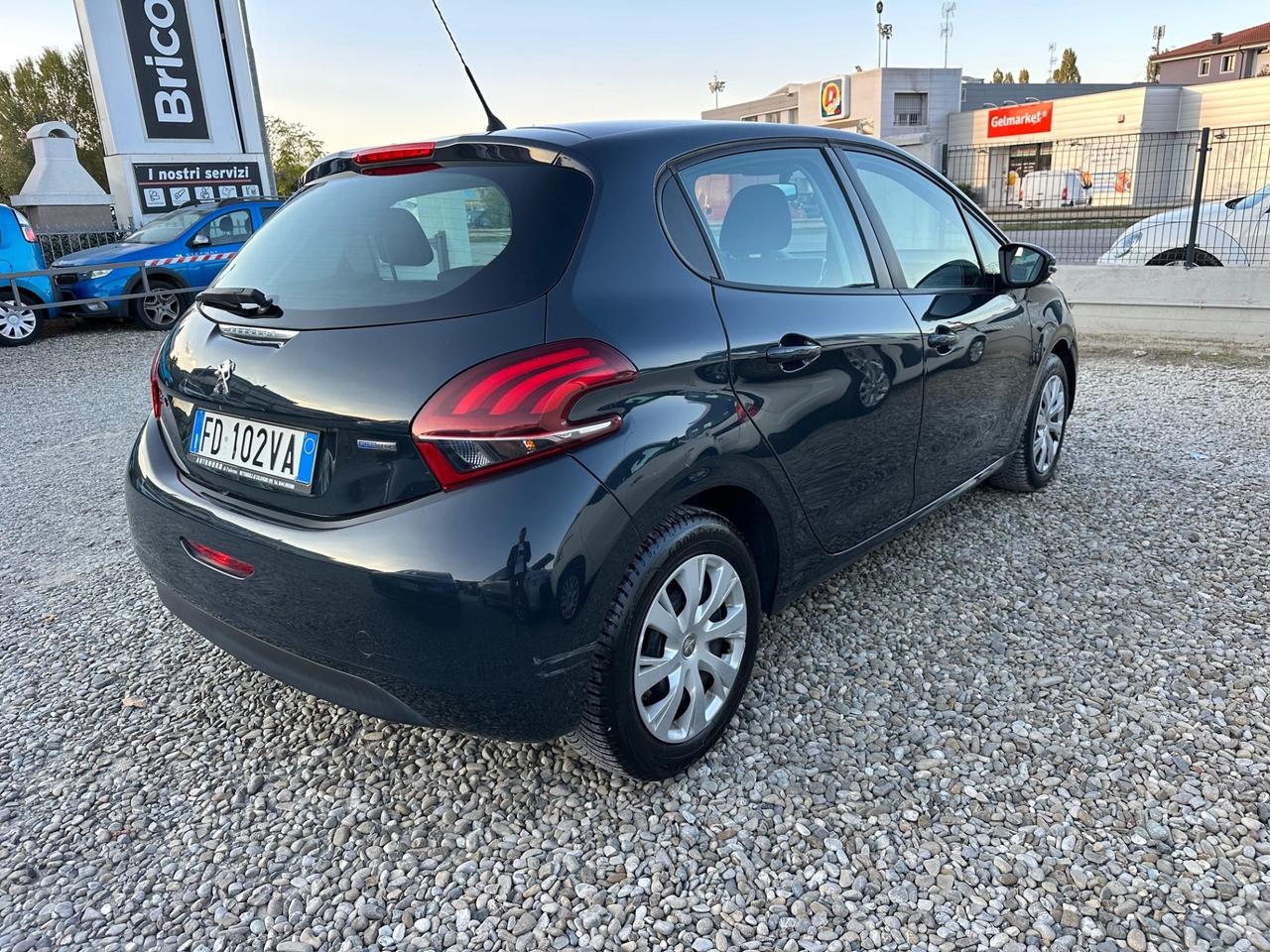 Peugeot 208 PureTech 82 5 porte Allure Neopatentati