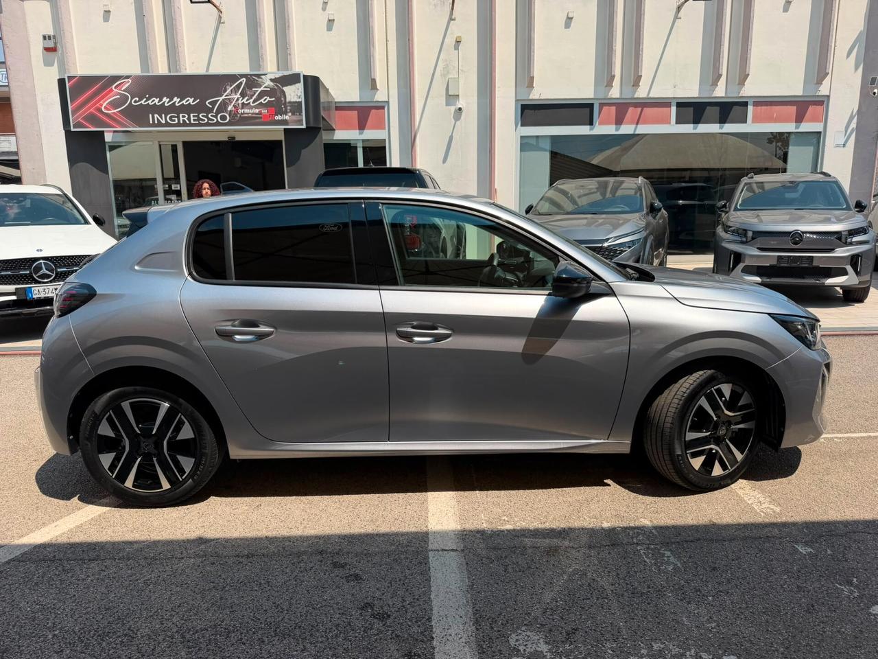 peugeot 208 p.tech 100 Allure *PDC ANT E POST*