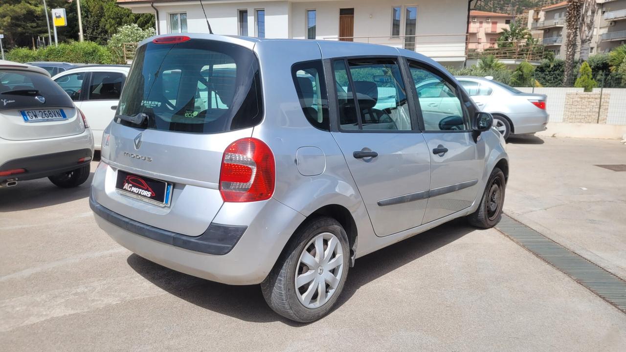 Renault Modus Grand 1.5 dCi 85CV Dynamique
