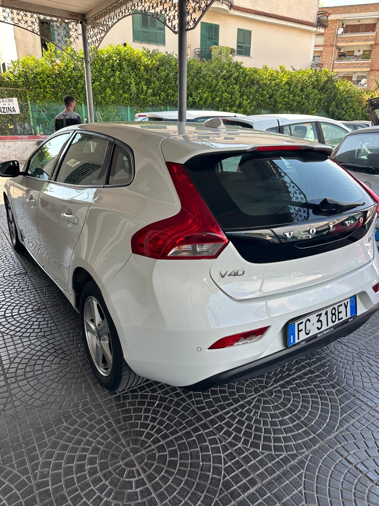 Volvo V40 D2 R-design Momentum