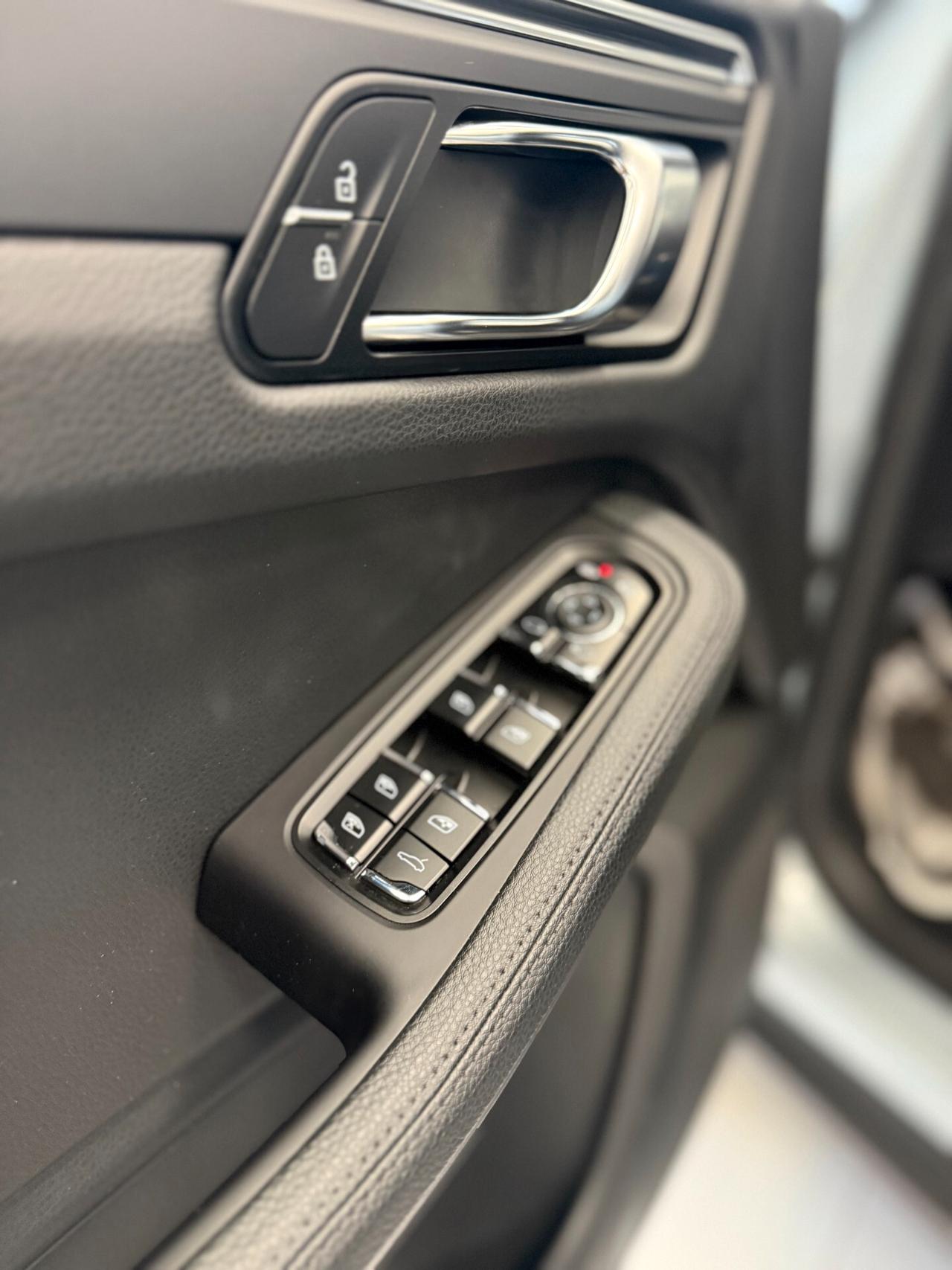 Porsche Macan 245 C.V BENZINA,NO SUPER BOLLO, AUTO CON APPLE CARPLAY,VIRTUAL COCKPIT,NAVI,PELLE/ALCANTARA