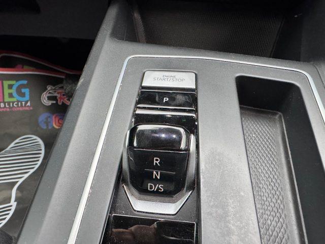 VOLKSWAGEN Golf 1.0 eTSI 110 cv EVO DSG Life