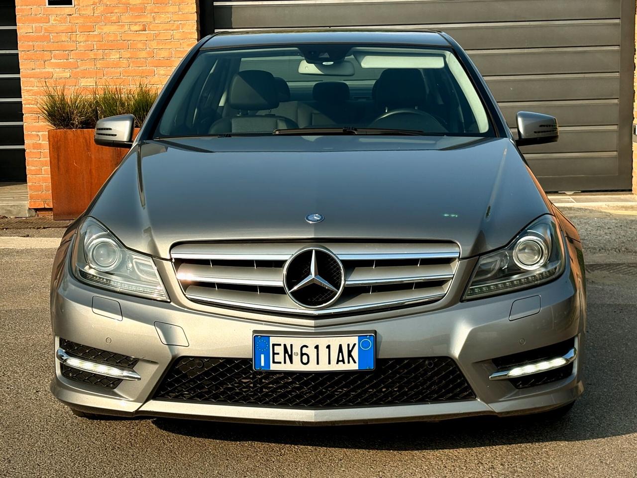 MERCEDES C200(benz)- 97000km- U.Propr-AMG-2012