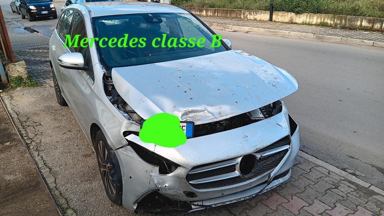 MERCEDES CLASSE B 180 CDI INCIDENTATA SINISTRATA MONDIALCARS