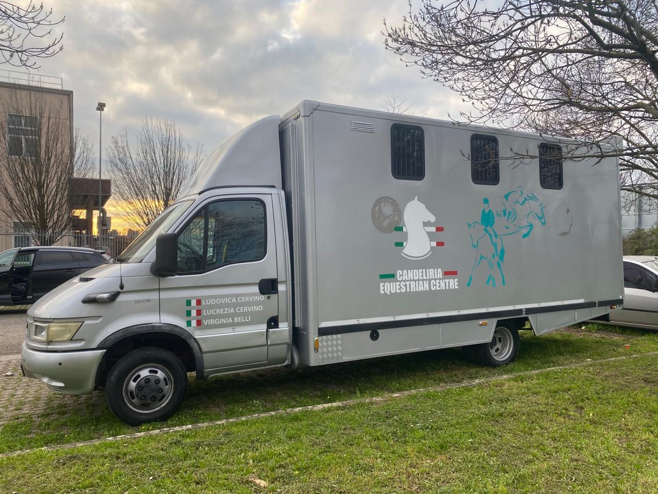 Iveco Daily 50 C11 trasporto per 3 cavalli patente B