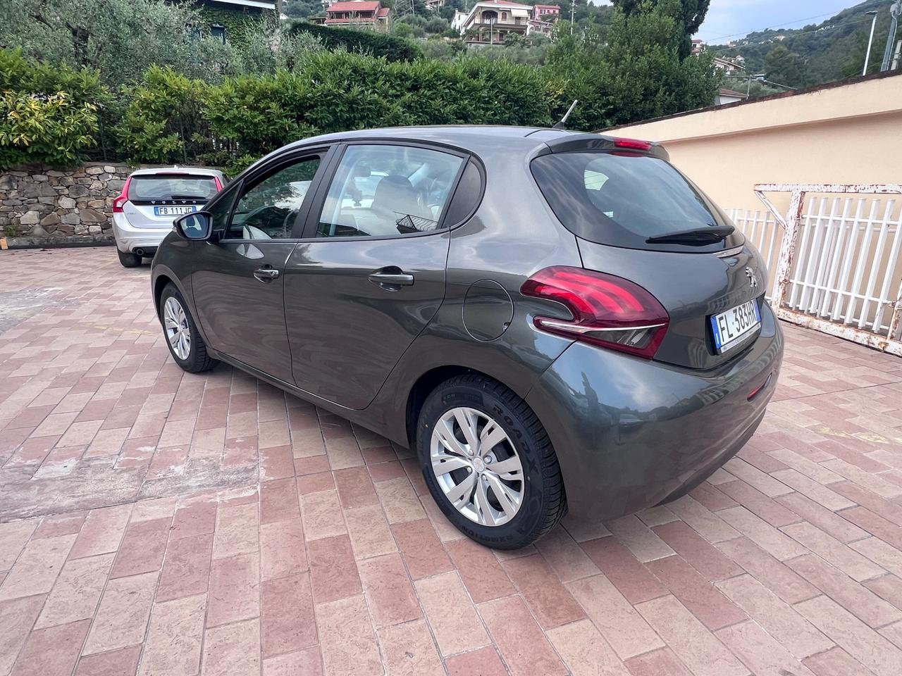 Peugeot 208 PureTech 82 5 porte Allure