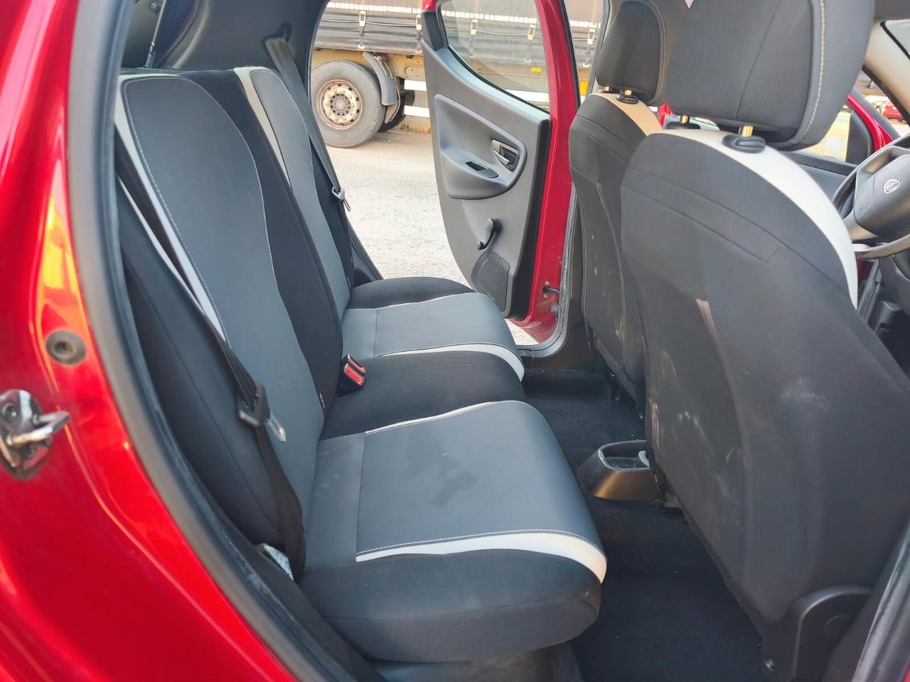 Lancia Ypsilon 2014--900 Benzina Metano Neopatentati