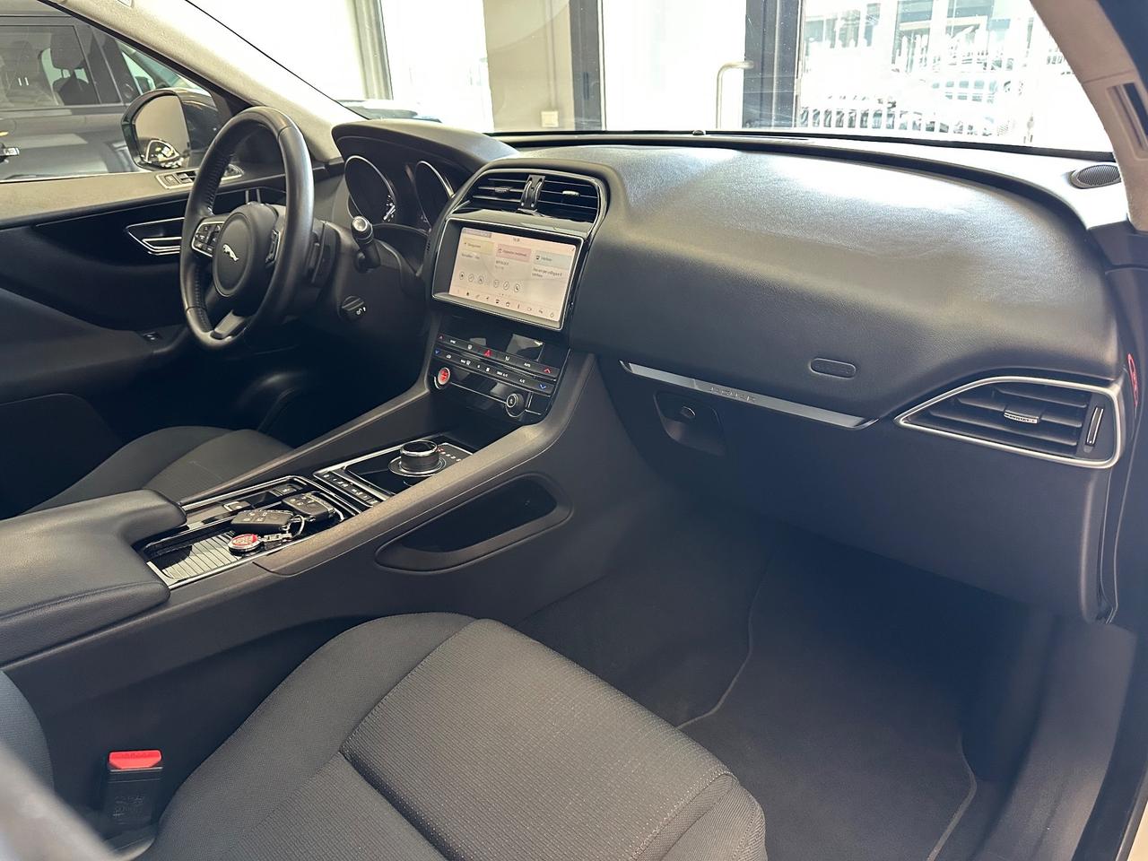 Jaguar F-Pace 2.0 D 180 CV AWD aut. Portfolio