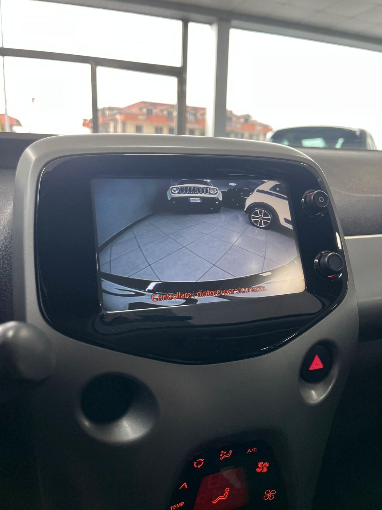Toyota Aygo 1.0 VVT-i 69 CV 5 porte x-black
