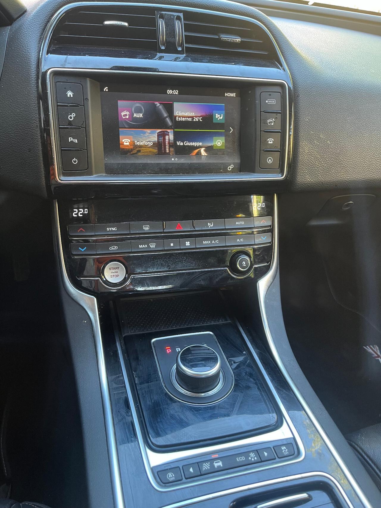 JAGUAR XE 2.0 D PORTFOLIO - CAMBIO AUTOMATICO - KM 78.111