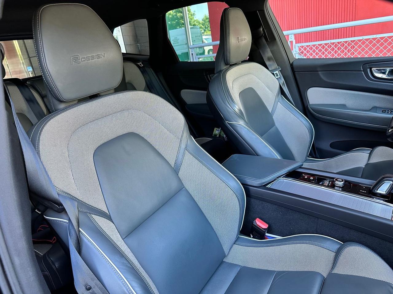 Volvo XC 60 R Design 2.0 B4 MHEV #6137