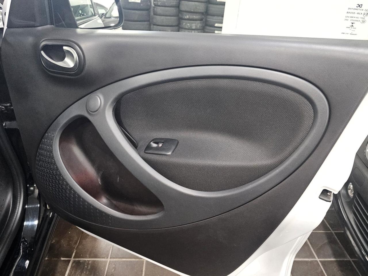 NUOVA SMART FORFOUR IDENTITY BLACK EDITION PASSION 0.9 BENZ 90CV TWINAMIC