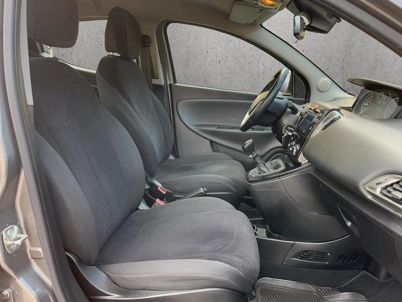 Lancia Ypsilon 1.2 69 CV 5 porte S&S Silver