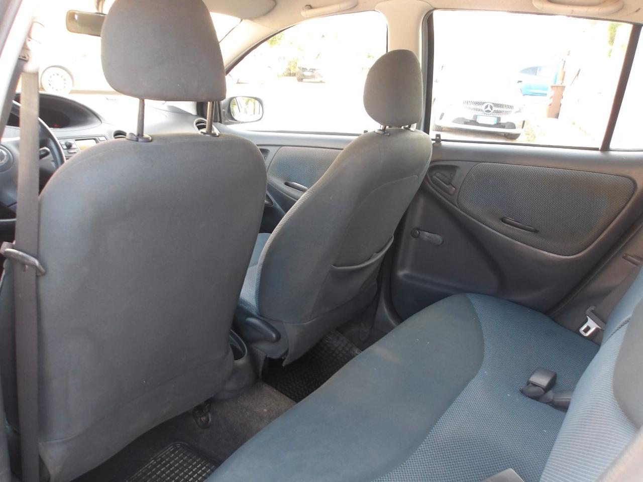 TOYOTA YARIS 1.0 5 PORTE