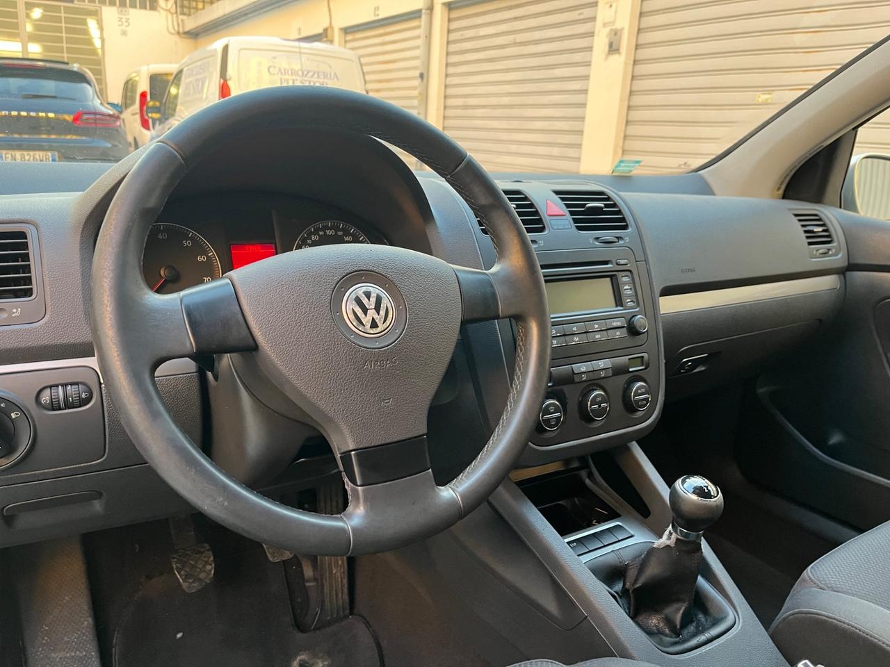 Volkswagen Golf 1.6 16V FSI 5p. Sportline