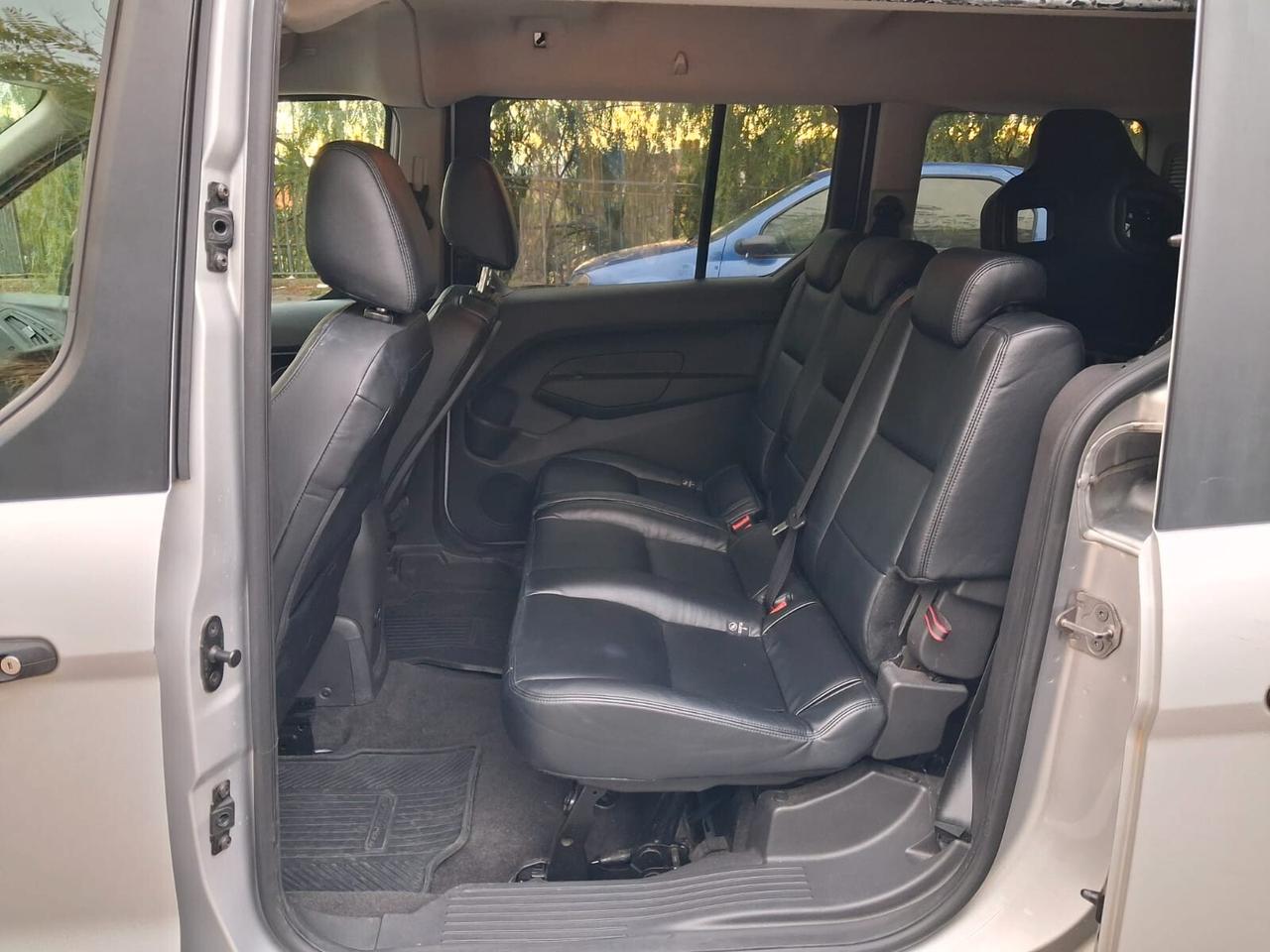 Ford Tourneo Connect Pianale ribassato con rampa disabili in carrozzina