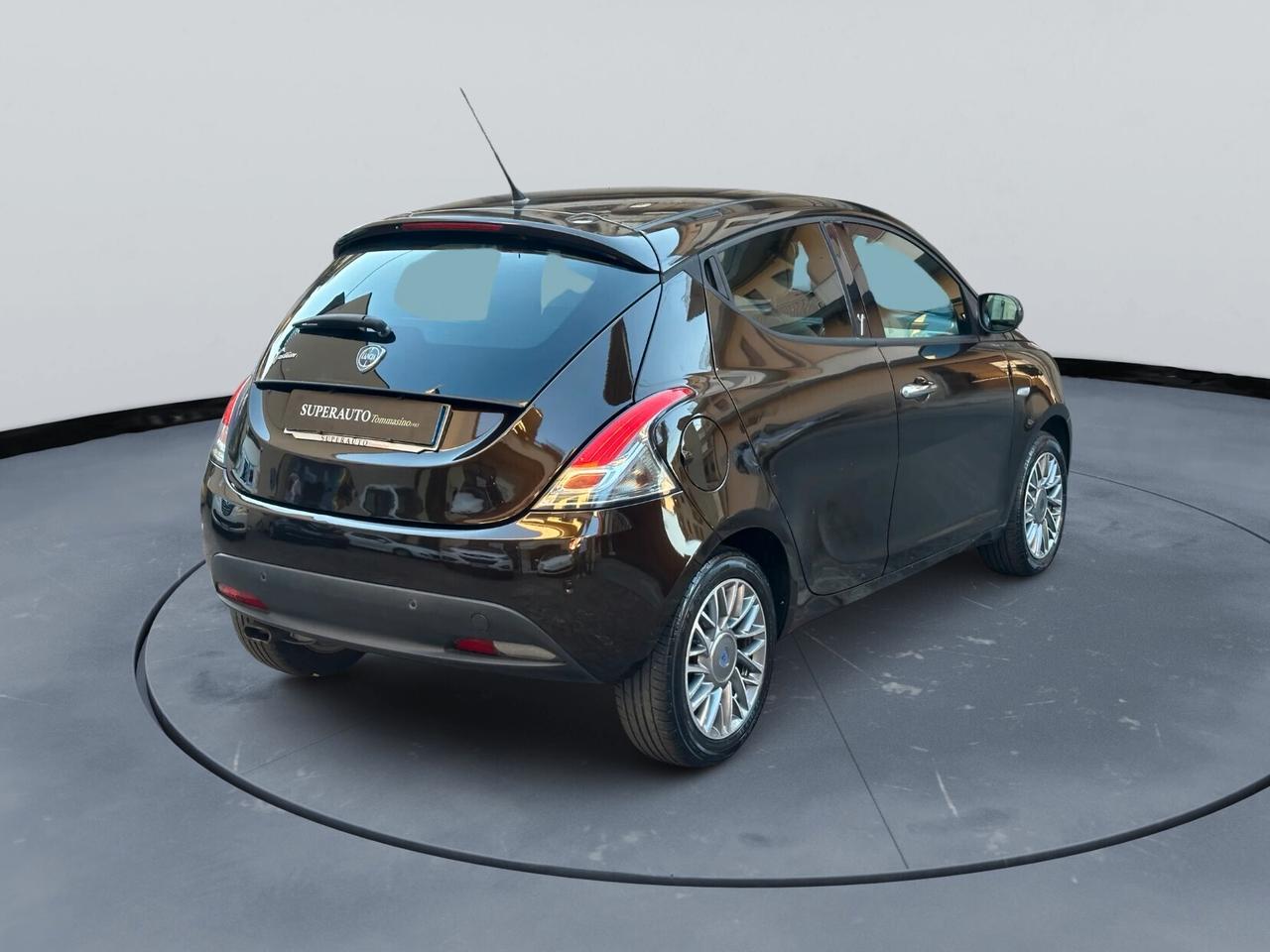 Lancia Ypsilon 1.2 69 CV 5 porte Platinum