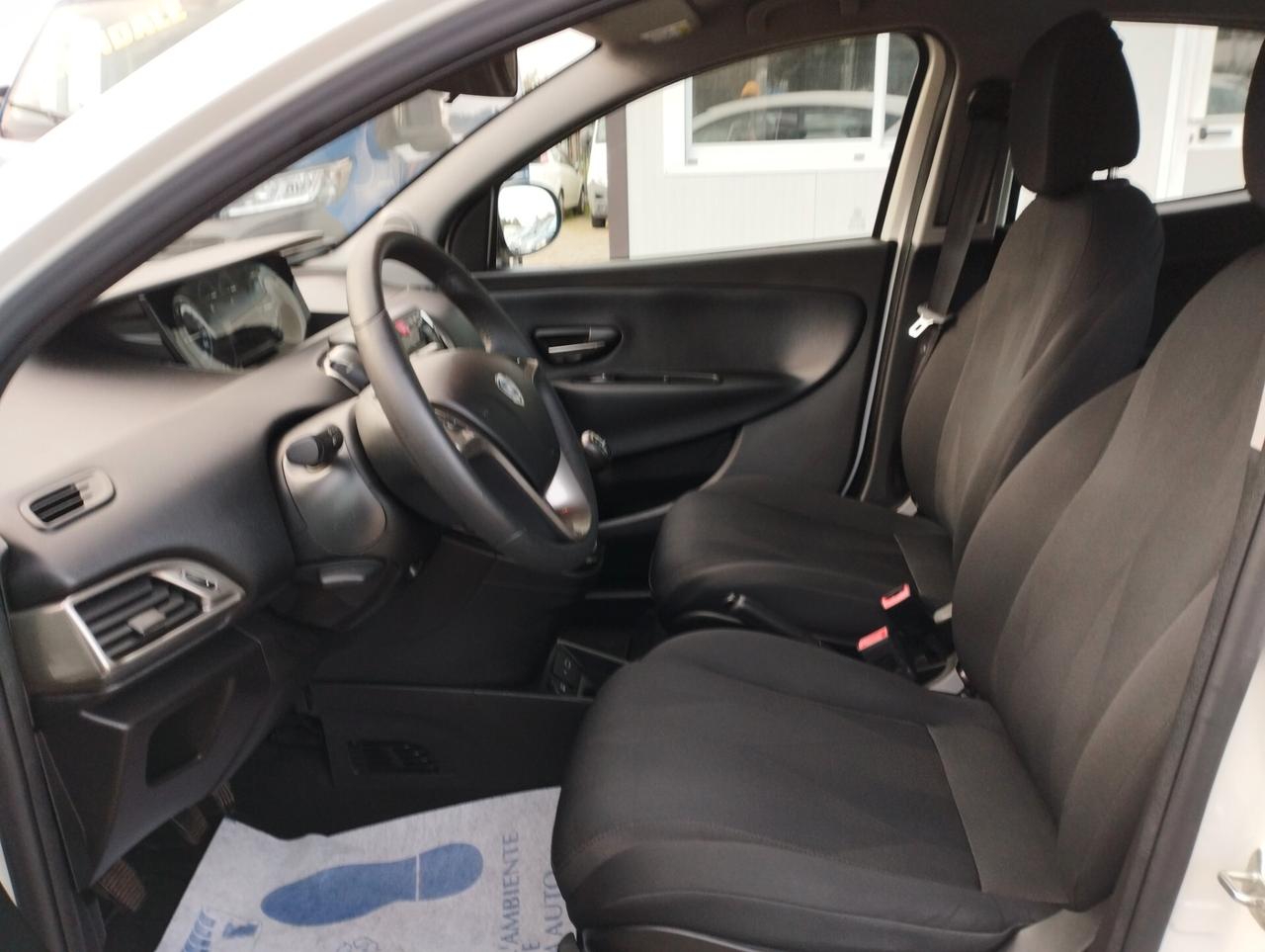Lancia Ypsilon 1.2 69 CV 5 porte Gold