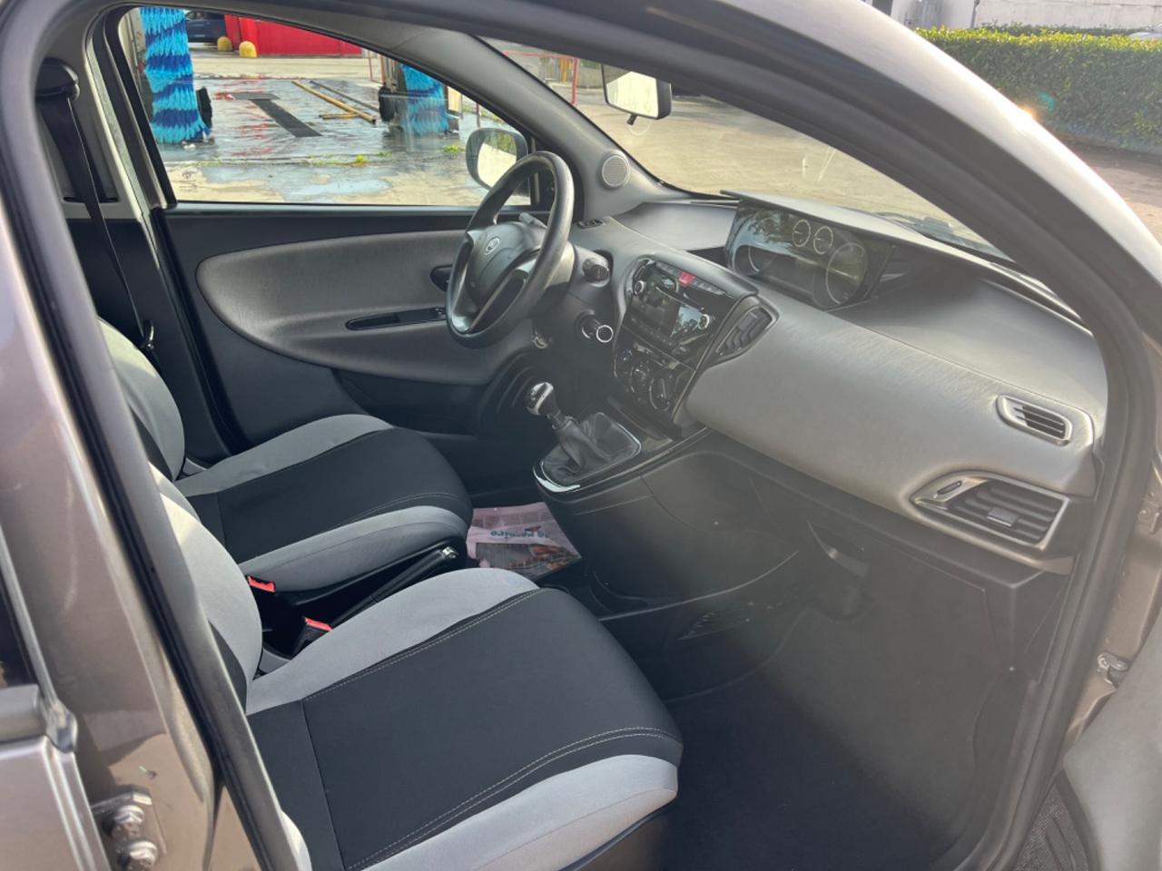 Lancia Ypsilon 1.3 MJT 16V 95 CV 5 porte S&S Silver
