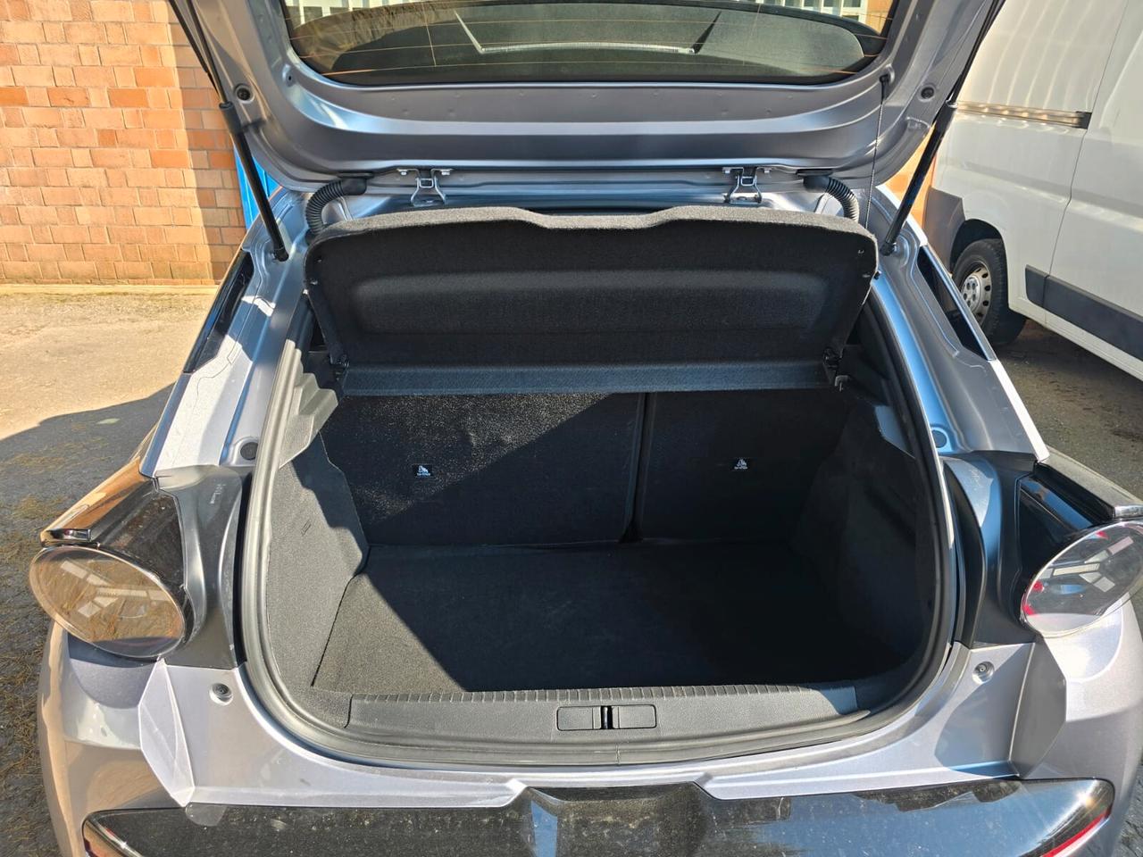 Lancia Ypsilon Hybrid e-DCT LX rate da 99,00