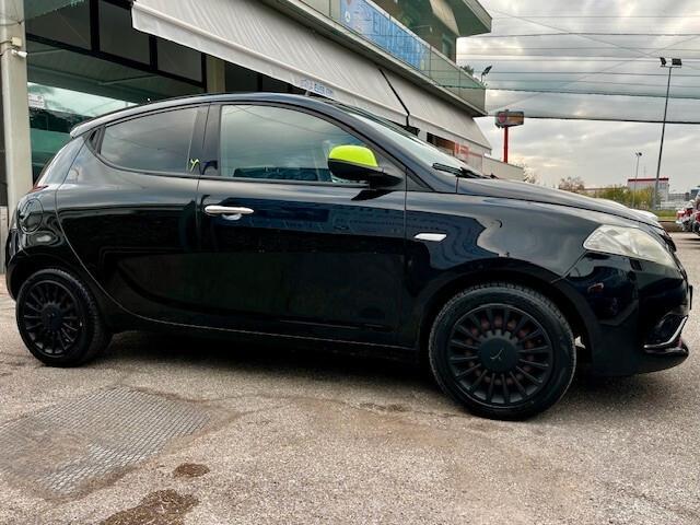 Lancia Ypsilon BLACK 1.2 69cv " SENSORI DI PARCHEGGIO/BLUETOOTH/.