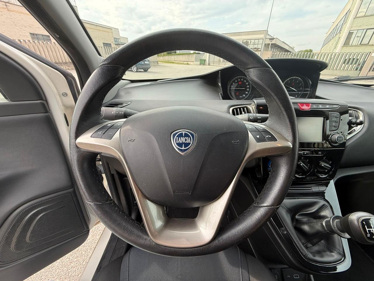 Lancia Ypsilon 1.2 69 CV 5 porte S&S Platinum NEOPATENTATI OK