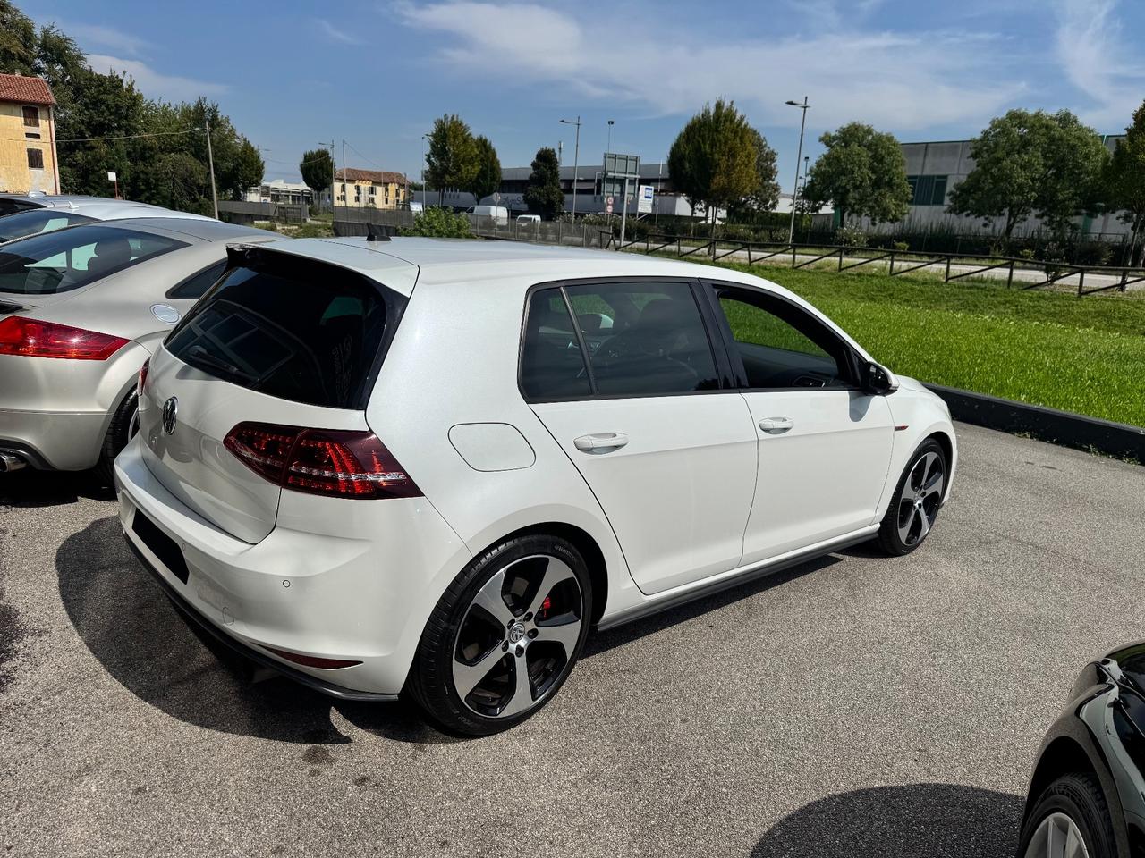 Volkswagen Golf GTI 2.0