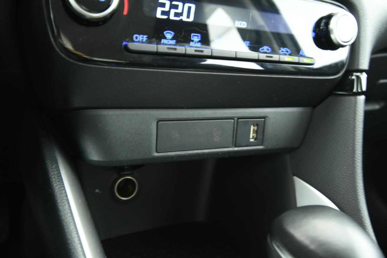 TOYOTA Yaris 1.5h Business CAMERA+ACC+APP CONNECT+NEOPATENTATI