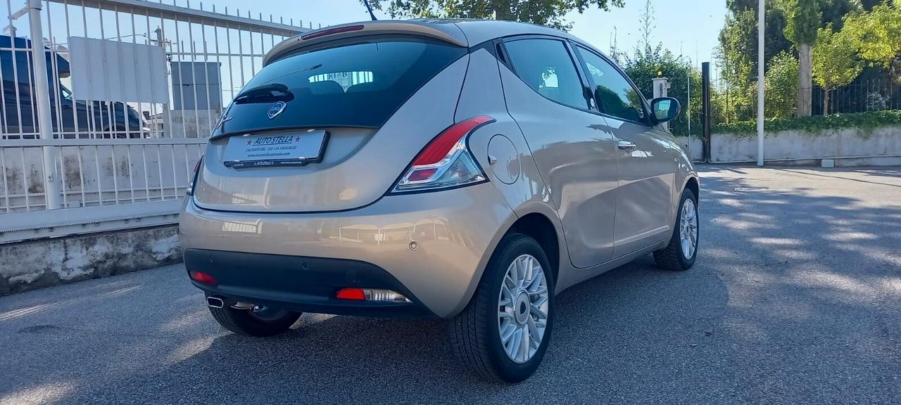 Lancia Ypsilon cc. 1.242 Benzina - GPL 5 Porte 5 Posti Modello Gold.