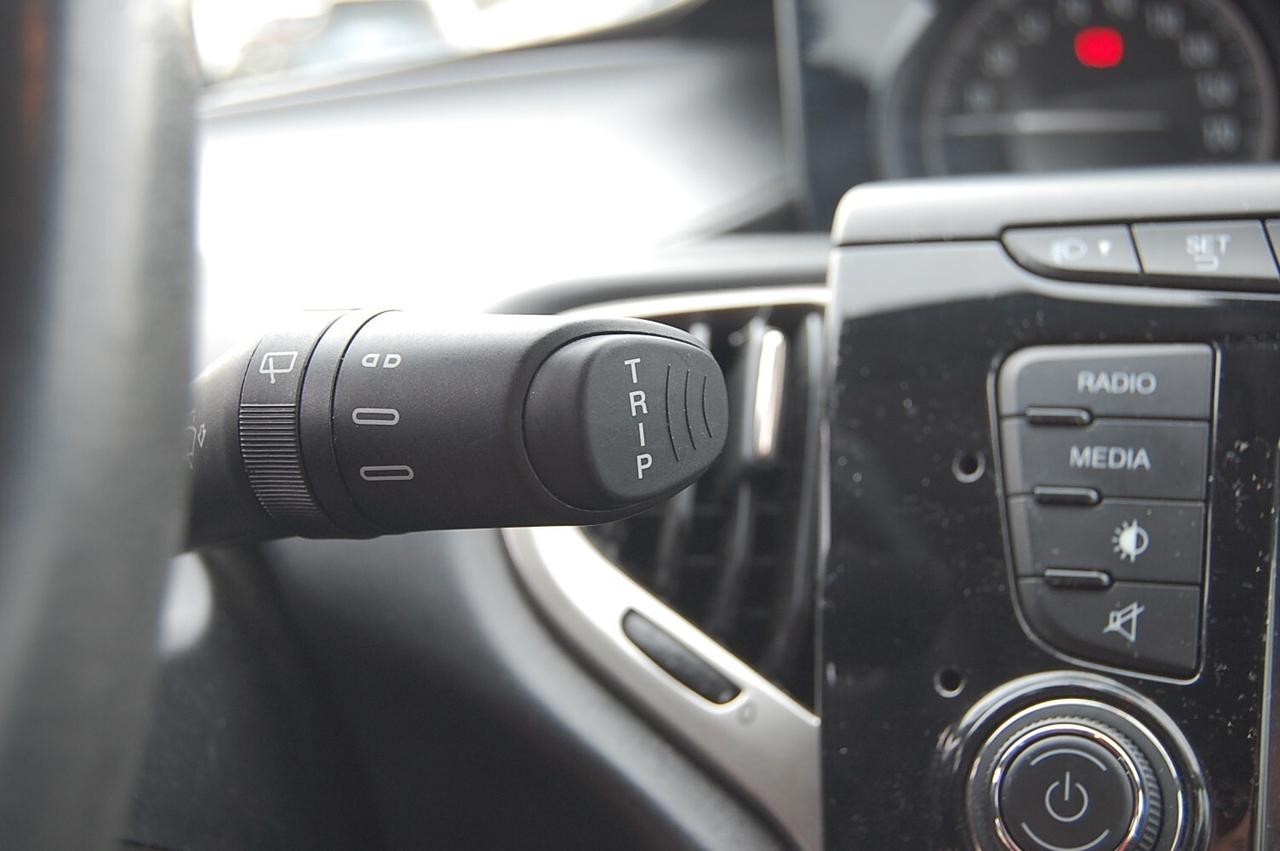 Lancia Ypsilon 1.2 69 CV 5 porte S&S Gold