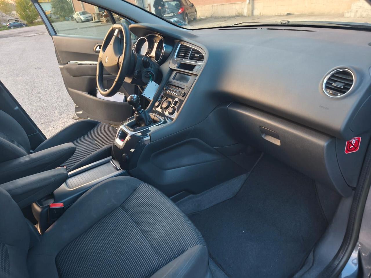 Peugeot 5008 2013---2.0 Diesel