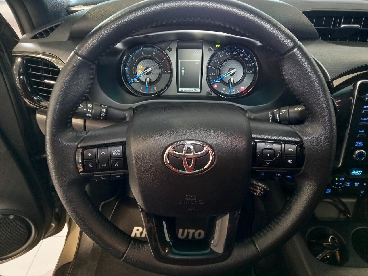 Toyota Hilux 2.8 D A/T 4WD 4 porte Double Cab Invincible