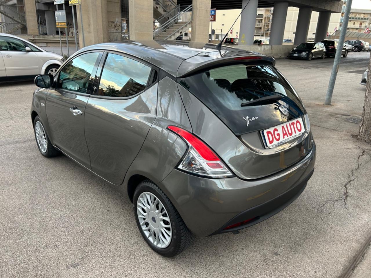 Lancia Ypsilon 1.2 benzina 69 cavalli 2012