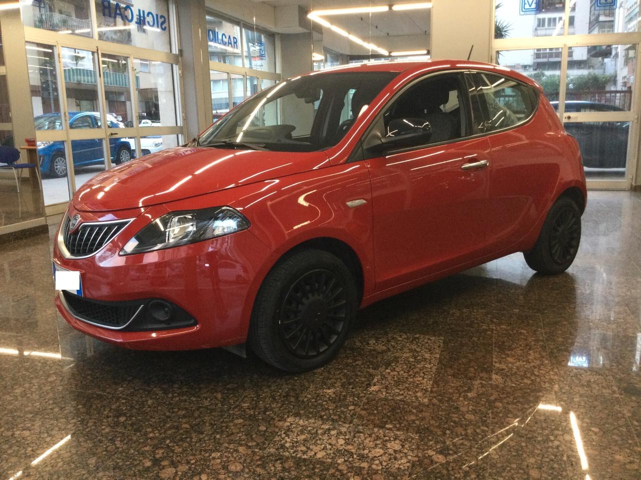 Lancia Ypsilon 1.0 FireFly 5 porte S&S Hybrid Ecochic Silver