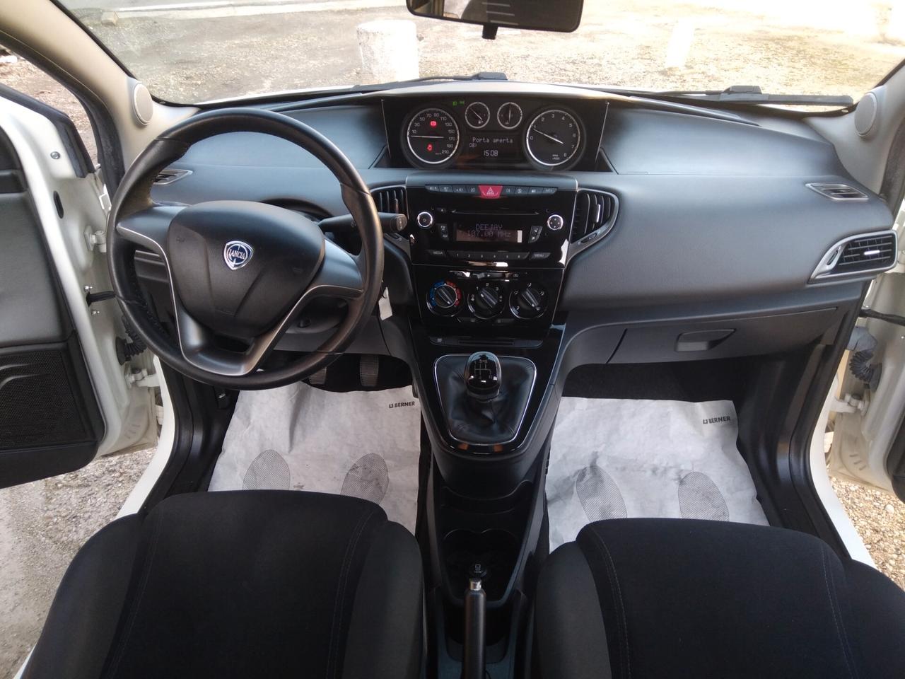 Lancia Ypsilon 1.2 69 CV 5 porte S&S Platinum x neopatentati