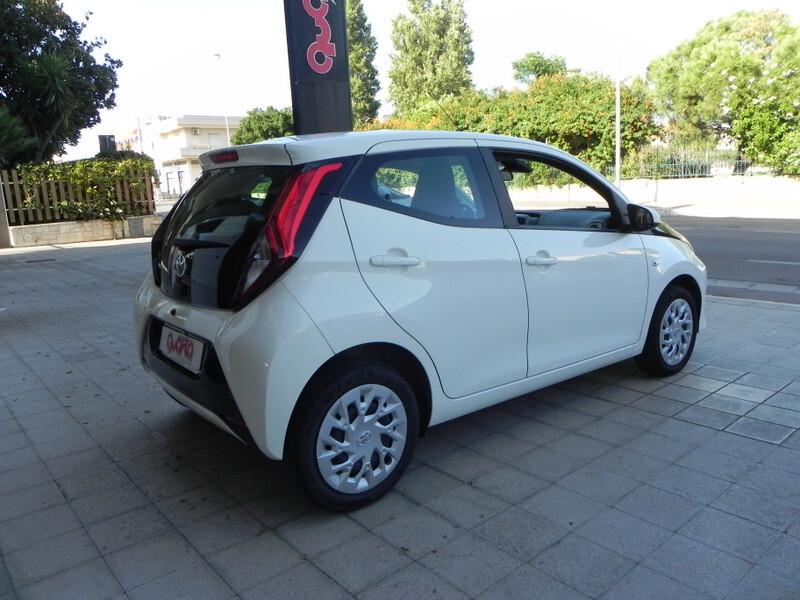 Toyota Aygo Connect 1.0 VVT-i 72 CV 5 porte x-cool