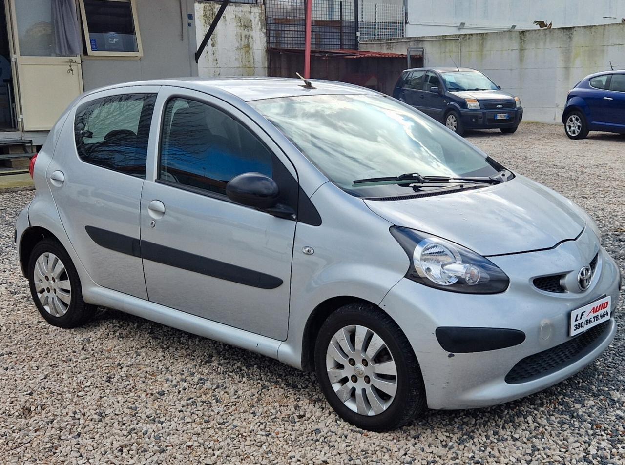 Toyota Aygo 1.4 turbodiesel 5 porte Sol 2009