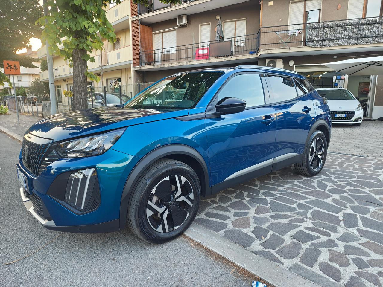 Peugeot 2008 PureTech 130 S&S EAT8 Allure